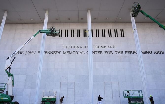 Aus Kennedy Center wird Trump Kennedy Center