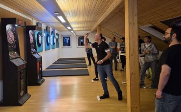 Die Dartabteilung des KTSV freut sich über neue Mitspieler im umgebauten Jugendraum im 1. Stock des Vereinsheims.