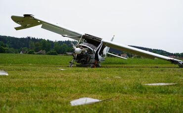Ultraleichtflugzeug stürzt nach Start ab