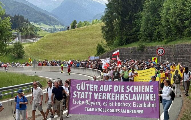 Demonstration und Totalsperre auf Brennerautobahn