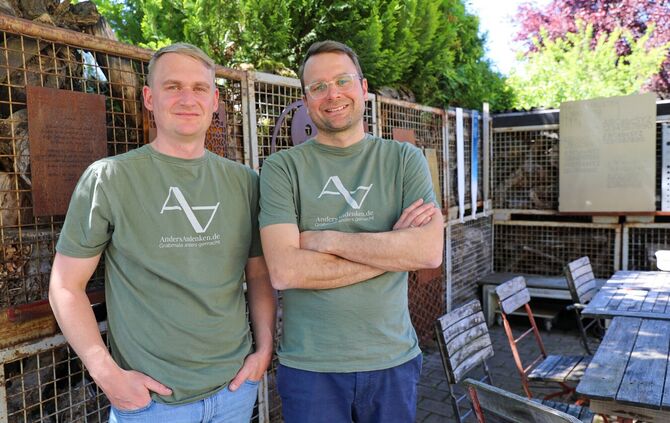 Stefan Weber (39) und sein Bruder Simon Weber (43) haben gemeinsam ein Unternehmen.