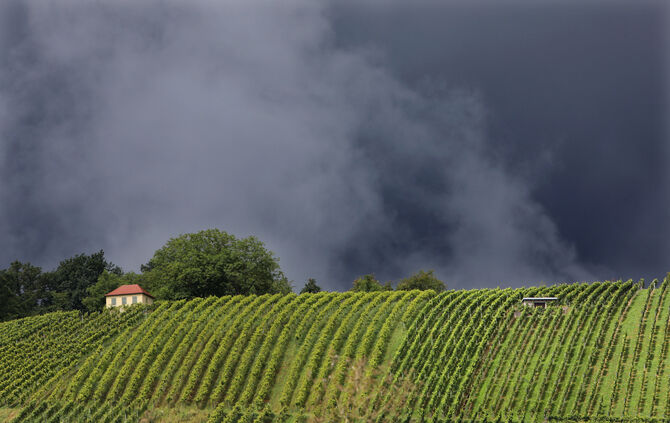 Der Deutsche Wetterdienst warnt vor Gewittern (Symbolfoto).