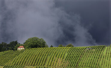 Der Deutsche Wetterdienst warnt vor Gewittern (Symbolfoto).