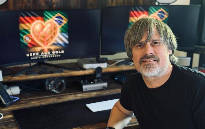 Robin Henderson im Studio: Auf dem Monitor ist der Titel seines Projektes erkennbar.
