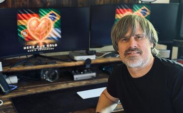 Robin Henderson im Studio: Auf dem Monitor ist der Titel seines Projektes erkennbar.