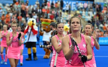 Nationalspielerin Sonja Zimmermann (r.) hat mit ihrem Mannheimer HC das DM-Finale verloren.