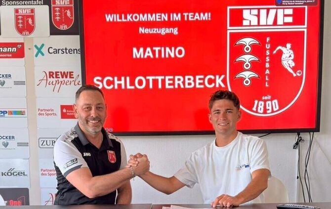 Matino Schlotterbeck (rechts) mit Fellbachs Sportdirektor Theo Fringelis.