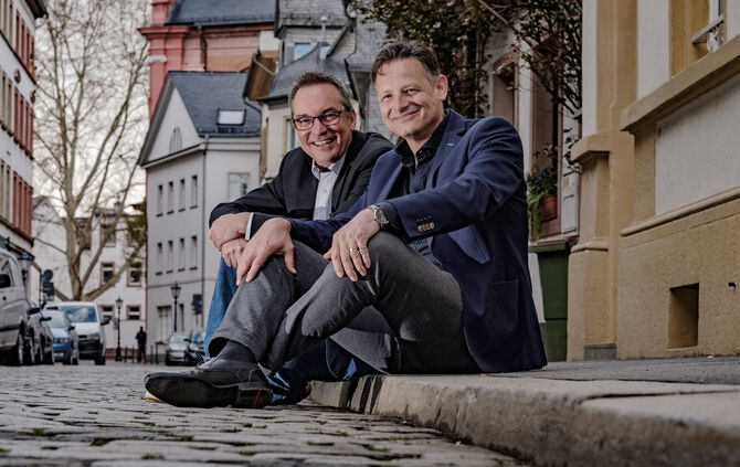 Krimi-Autor Peter Jackob und Kommissar Peter Metzdorf treten in der Alten Kelter Korb auf.