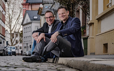 Krimi-Autor Peter Jackob und Kommissar Peter Metzdorf treten in der Alten Kelter Korb auf.