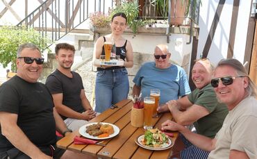 Fröhliches Mittagessen in der Wirtschaft Zom Heiland.