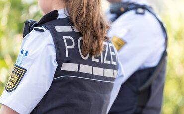 Den Ermittlern gelang es, einen Verdächtigen vorläufig festzunehmen und vier weitere zu ermitteln. (Symbolbild)