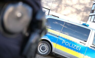 Der 20-Jährige wurde in der Nähe des Tatorts festgenommen. (Symbolbild)