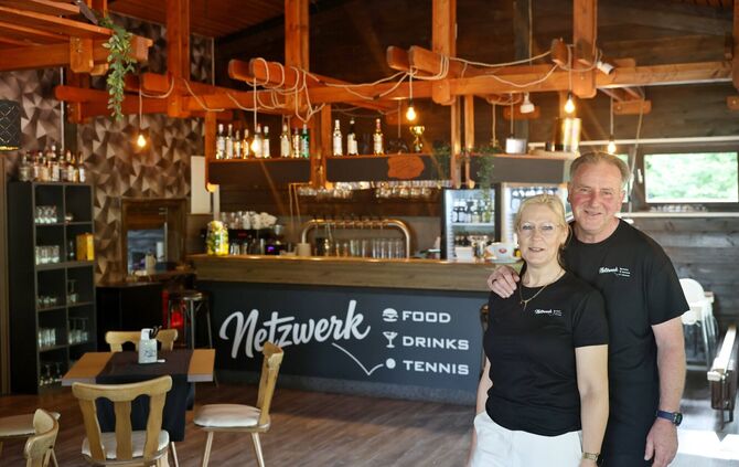 Ina Haußer und Umberto Arnold haben das Vereinsheim beim Tennisclub Geradstetten übernommen. Zuvor servierten die beiden im "Caf