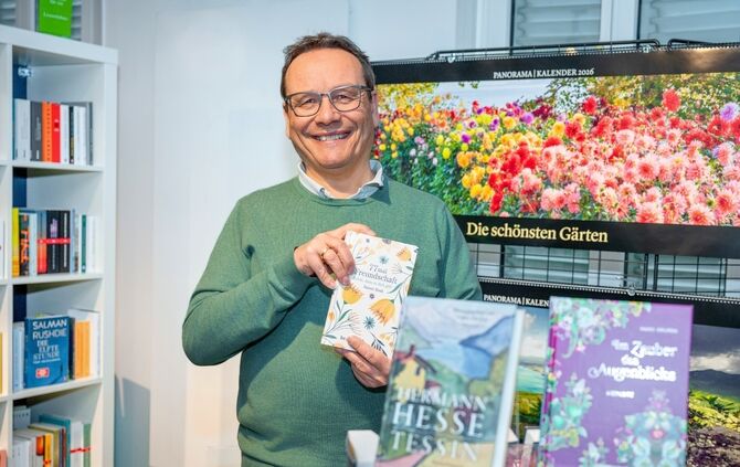Dietrich Kreh lädt ein zum Schauen und Schmökern.