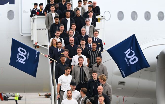 WM-Vorbereitung - Abflug Fußball-Nationalmannschaft
