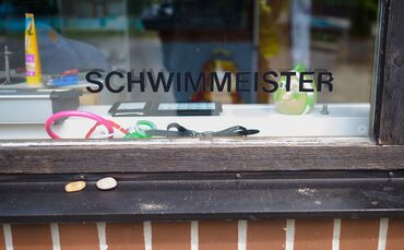 Der Bundesverband Deutscher Schwimmmeister fordert schärfere Regeln für Kinder und Jugendliche, die nicht gut schwimmen können. 