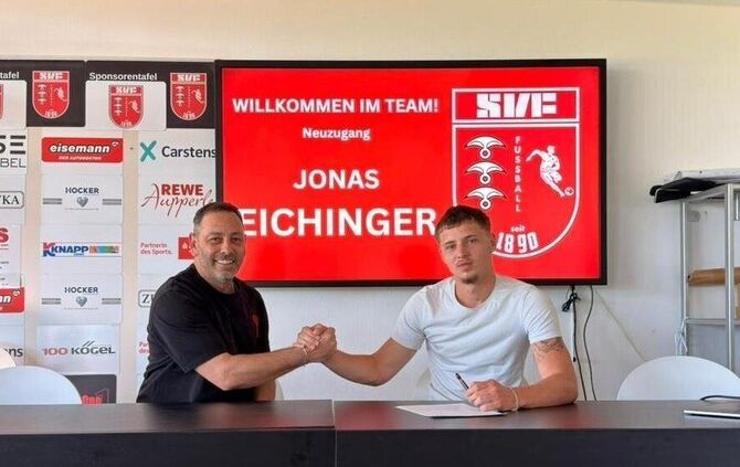 Jonas Eichinger (rechts) neben SVF-Sportdirektor Theo Fringelis.