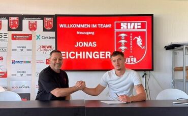 Jonas Eichinger (rechts) neben SVF-Sportdirektor Theo Fringelis.