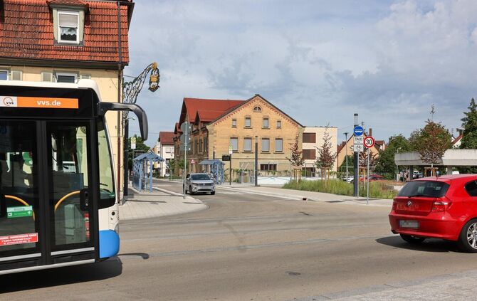 Es fällt fast nicht auf, dass der Kronenplatz eigentlich eine Baubrache ist, oder? Rechts von der gleichnamigen Bushaltestelle (