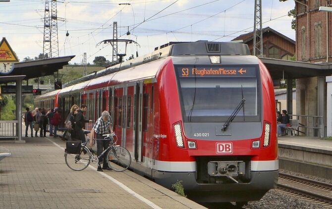 Der Mann folgte der Frau in die S3. (Symbolfoto)