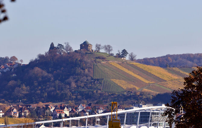 Yoga mit Ausblick an der Grabkapelle: Eine Möglichkeit was man am langen Wochenende in Stuttgart unternehmen kann (Symbolfoto).
