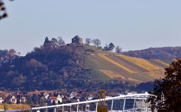 Yoga mit Ausblick an der Grabkapelle: Eine Möglichkeit was man am langen Wochenende in Stuttgart unternehmen kann (Symbolfoto).