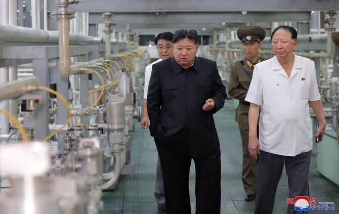 Nordkoreas Machthaber Kim inspiziert Urananreicherungsanlage