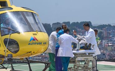 Der Bergführer wurde nach seiner Rettung in ein Krankenhaus gebracht.