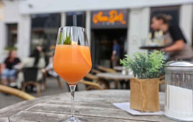 Der Aperol Spritz bleibt unter den Sommergetränken in Schorndorf am angesagtesten. (Archivbild)