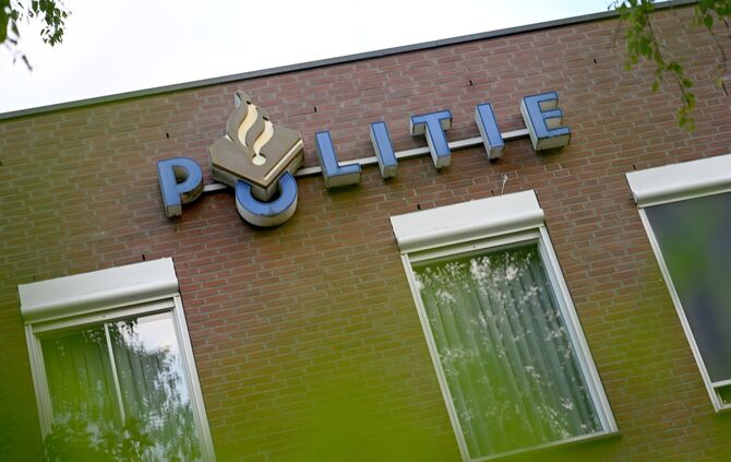 Schriftzug "Politie" an einem Polizeirevier