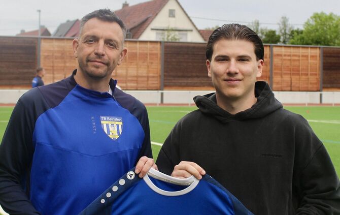 Ex-Fußballprofi Gianni Mollo wird Spielertrainer beim TB Beinstein (rechts neben TBB-Trainer Marco Kotrba).