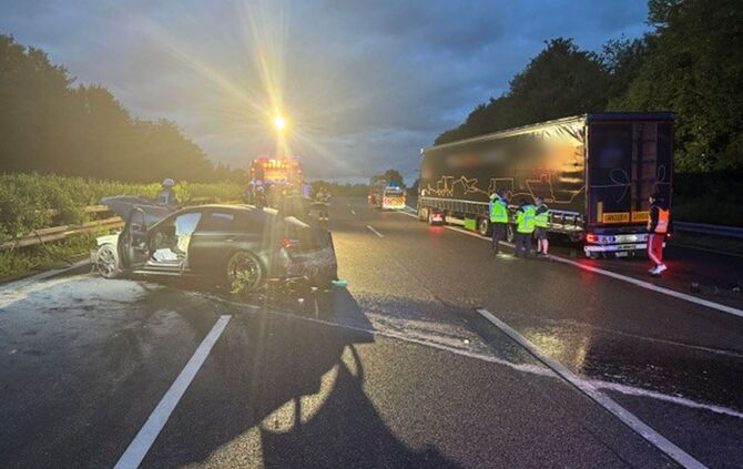 Unfall auf A81 - Autobahn gesperrt