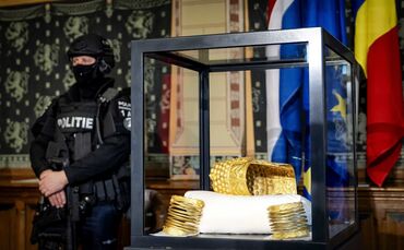 Gestohlener antiker Goldhelm 