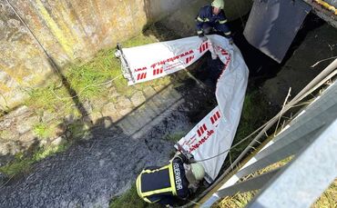Die Bereiche der Verfärbung in der Rems sollen vorsorglich nicht betreten werden.