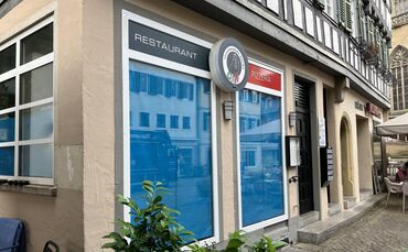 Die Scheiben sind abgeklebt, das Lokal geschlossen: Die Pizzeria "Ouh" in der Schorndorfer Gottlieb-Daimler-Straße ist Geschicht