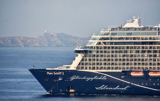 Kreuzfahrtschiff «Mein Schiff 2»