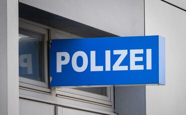 Nach dem Diebstahl sucht die Polizei nach Zeugen. (Symbolbild)