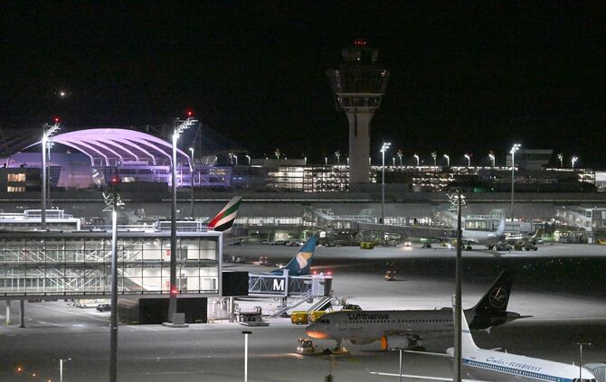 Flughafen München bei Nacht