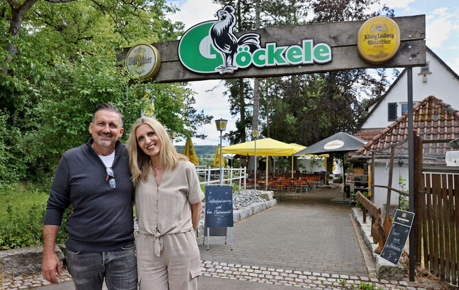 Die neuen Pächter des Biergartens bei Rettersburg: Sofia Amvrosiadou und Theo Xanthopoulos.