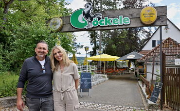 Die neuen Pächter des Biergartens bei Rettersburg: Sofia Amvrosiadou und Theo Xanthopoulos.