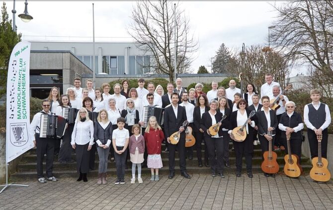 Der Mandolinenclub lädt zu einem unterhaltsamen Sommerabend ein.