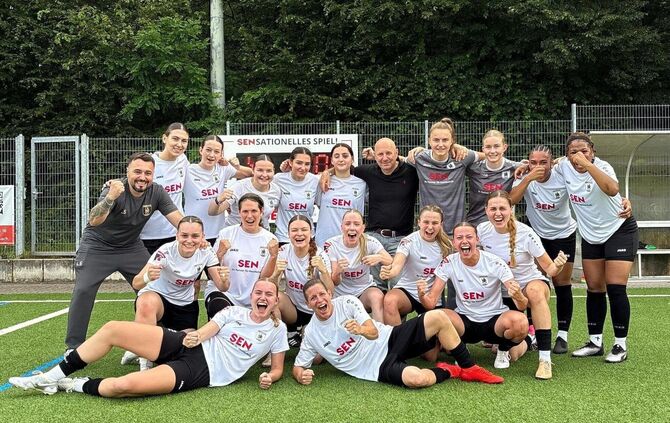 Die Frauen des SV Hegnach feiern ihre erfolgreiche Saison.