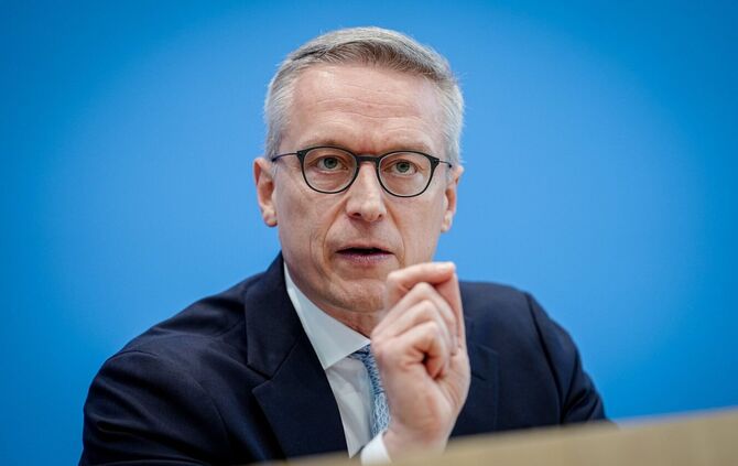 Bundesdigitalminister Karsten Wildberger (CDU) nennt den Glasfaserausbau im Land Chefsache.