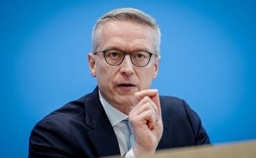 Bundesdigitalminister Karsten Wildberger (CDU) nennt den Glasfaserausbau im Land Chefsache.