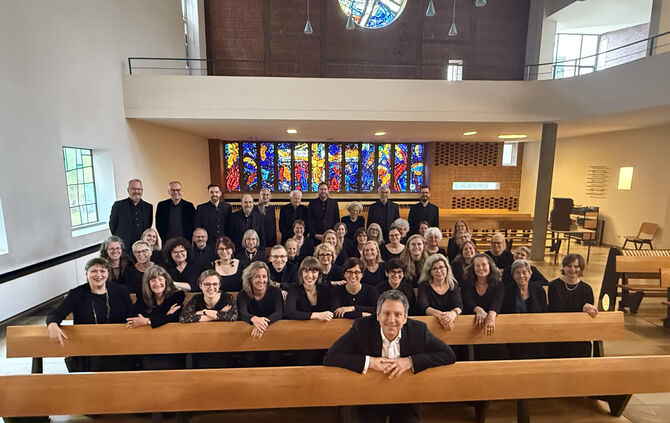 Der Figuralchor der Gedächtniskirche Stuttgart mit Leiter Alexander Burda lädt zum Sommerkonzert ein.