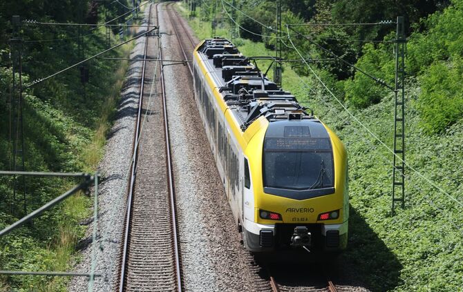 Auf der Remsbahn wurde eine MEX bei einem Unfall beschädigt. (Symbolbild)