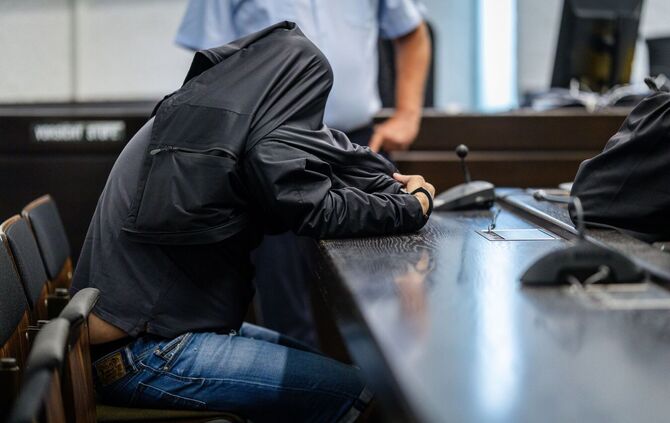 Prozessauftakt nach Fund von Leiche in Koffer