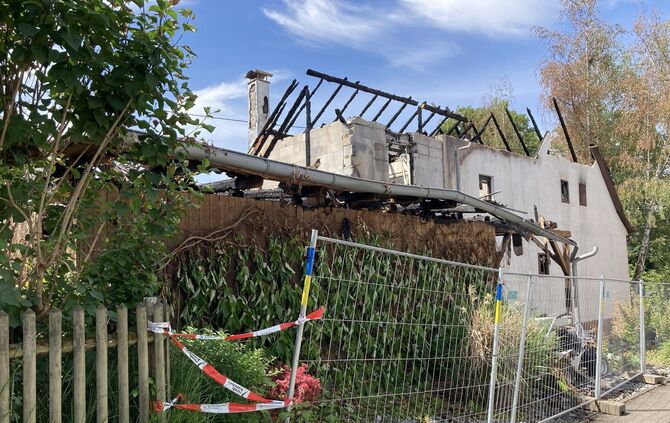 Inzwischen hat die Familie eine Wohnung beziehen können. Für die Oma und ihren Hund der Familie wird weiterhin ein neues Domizil