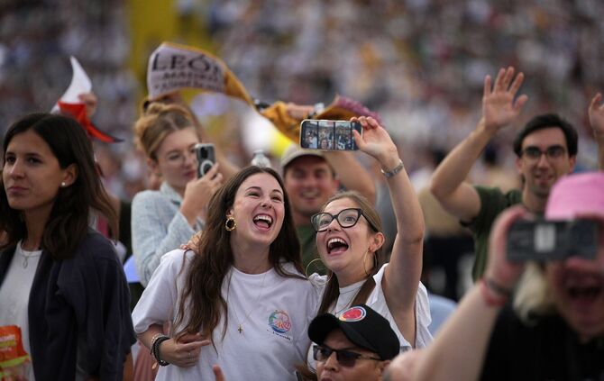Papst Leo XIV. besucht Spanien - Olympiastadion