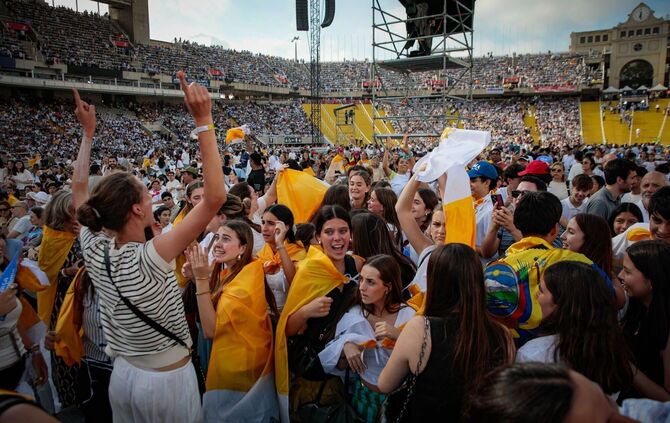 Papst Leo XIV. besucht Spanien - Olympiastadion